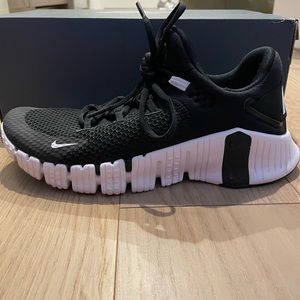 NIKE Women’s Metcon - Black Size 9